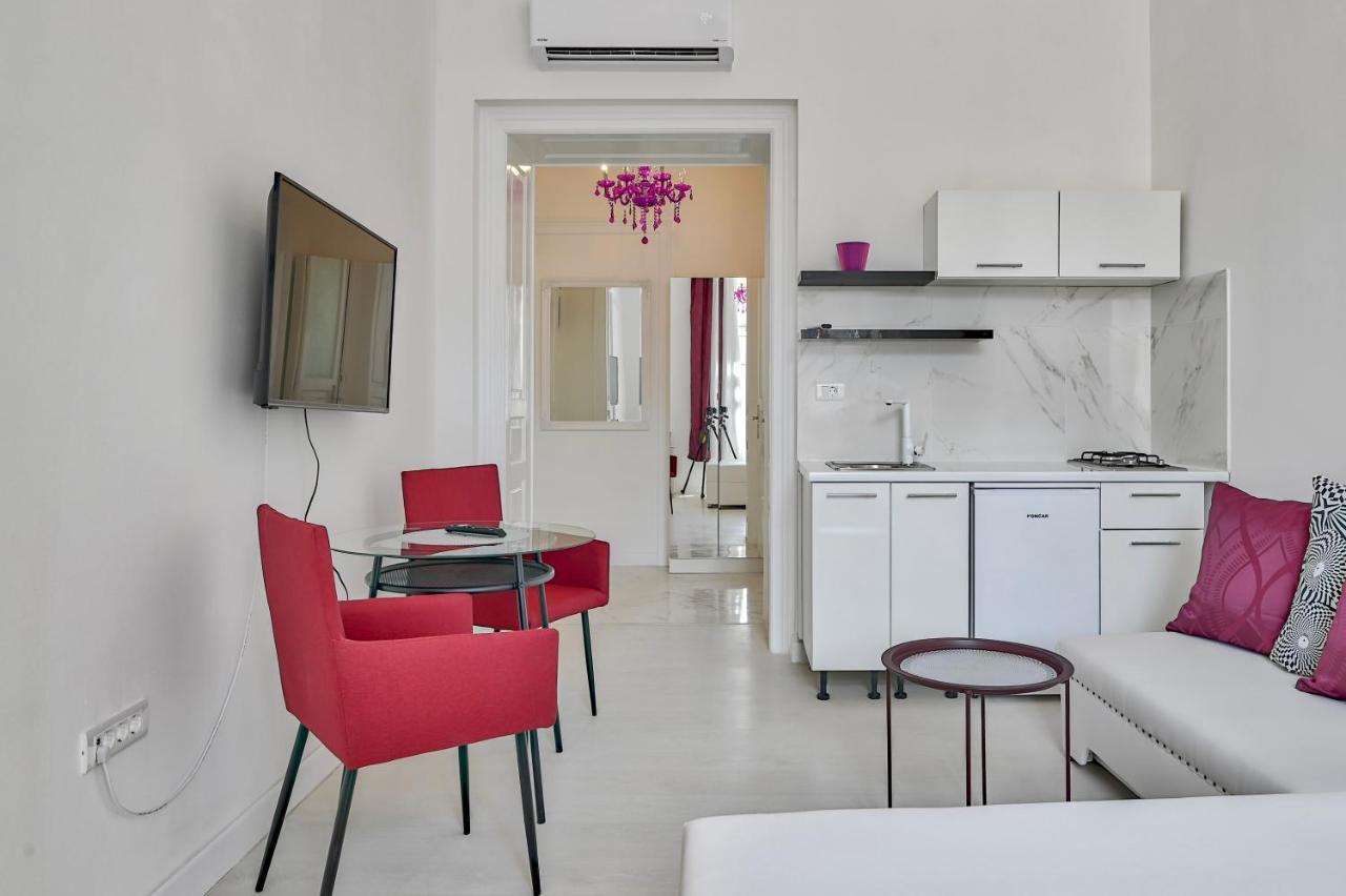 Collins Amethyst Center Apartment Pula Bagian luar foto