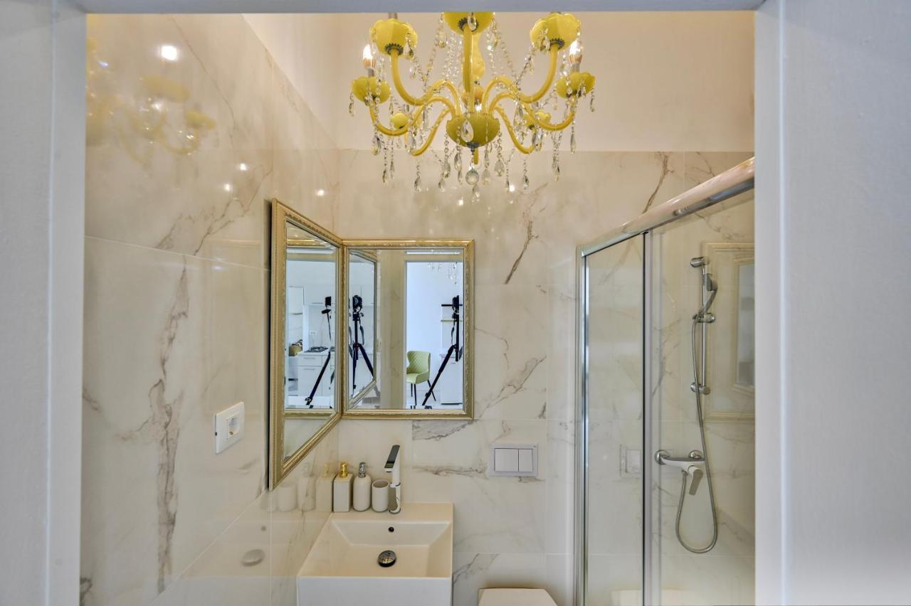 Collins Amethyst Center Apartment Pula Bagian luar foto
