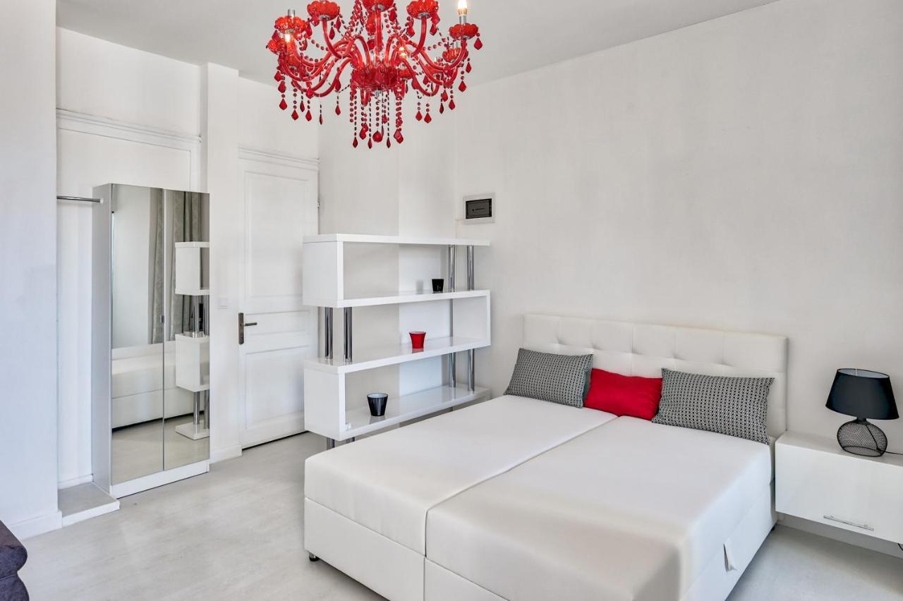 Collins Amethyst Center Apartment Pula Bagian luar foto